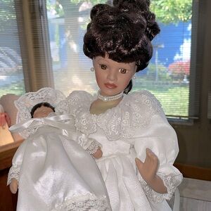 Avon 2000 Special Memories Mother and Child Porcelain Doll Preloved